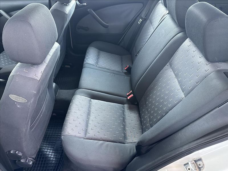 Škoda Octavia 1,9 TDI Elegance - fotka 12 z 17