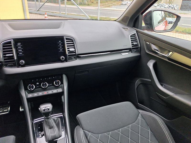 Škoda Karoq (2020) 2,0TDi DSG 4x4 SPORTLINE NAVI - fotka 28 z 48