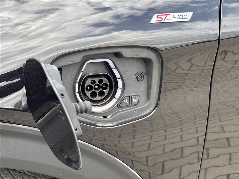 Ford Explorer 3,0 PHEV 336kW ST-Line AWD DPH - fotka 11 z 52