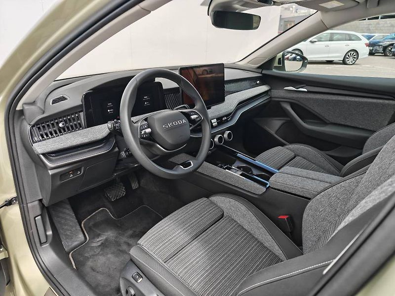 Škoda Superb Selection 7DSG 2,0TDI - fotka 5 z 25