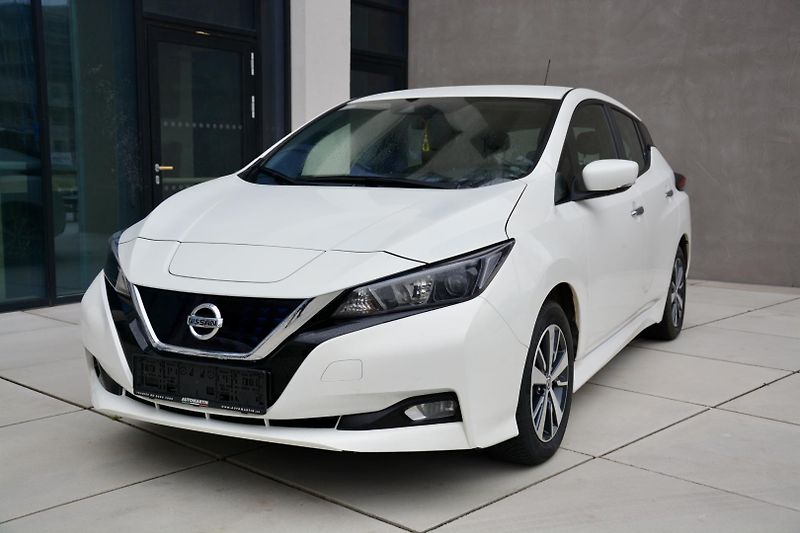 Nissan Leaf (2020) Acenta 110KW 1 MAJITEL KAMERA  - fotka 1 z 40