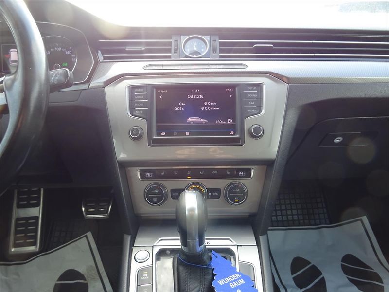 Volkswagen Passat 2,0 TDi 140kW 4x4 - fotka 21 z 26