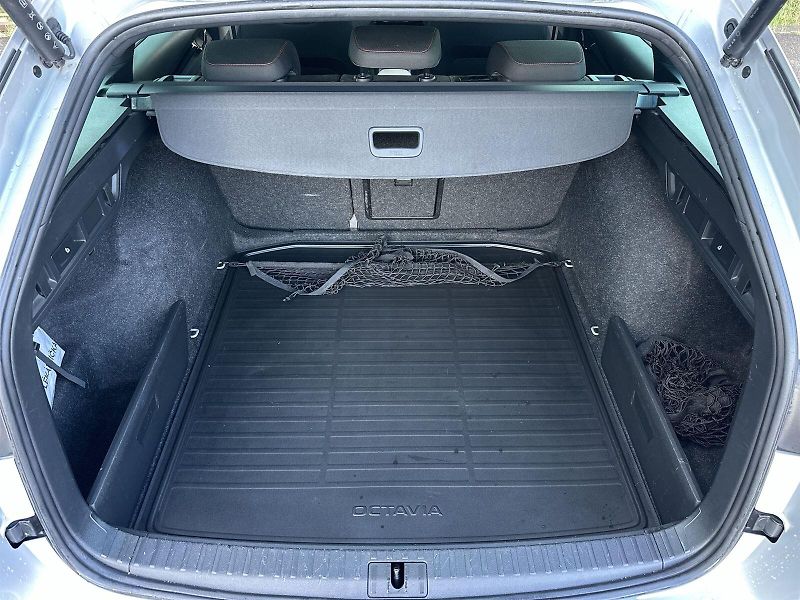 Škoda Octavia (2023) Combi 2.0 TDI DSG RS - fotka 30 z 35