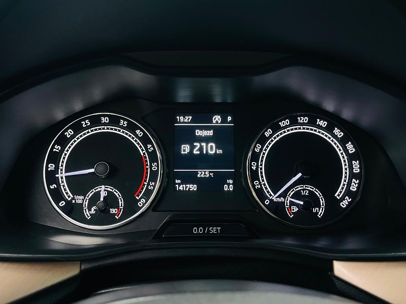 Škoda Scala 1.6TDI AUTOMAT SERVISKA TAŽNÉ - fotka 42 z 46