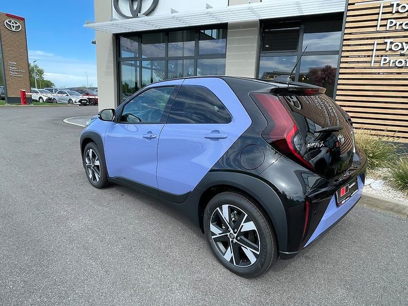 Toyota Aygo 1.5 Hybrid automat Style Smart - fotka 6 z 27
