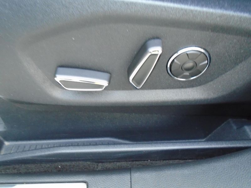 Ford S-MAX 2,0EcoBlue 140kW Vignale 8AT 7 - fotka 27 z 46