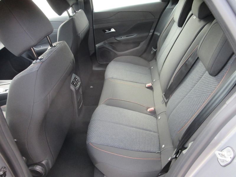 Peugeot 308 (2025) SW STYLE Hybrid 145 e-DCS6 - fotka 29 z 31