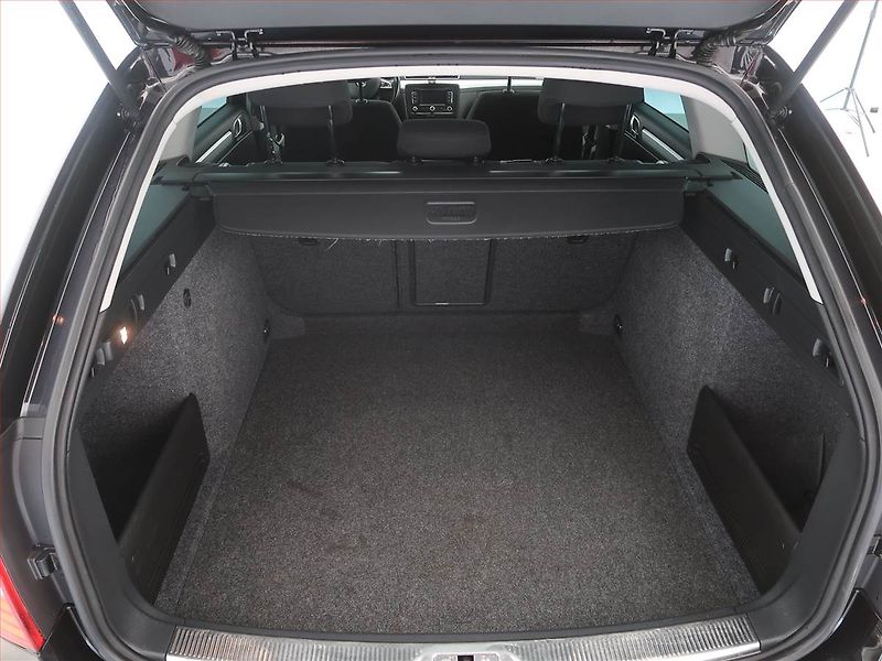 Škoda Superb (2013) Ambition 1.6 TDI, Serv.kniha - fotka 14 z 18