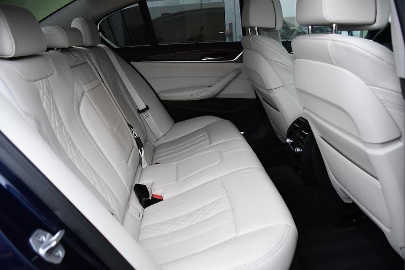 BMW Řada 5 540i xD LUXURY HUD REZERVACE - fotka 21 z 46