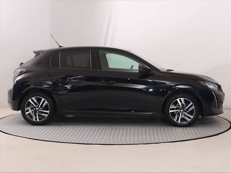 Peugeot 208 (2022) Allure 1.2 PureTech - fotka 6 z 20