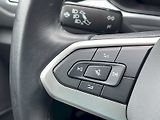 Volkswagen T-Roc (2023) 1.0 TSI 81 kW Life - náhled 8