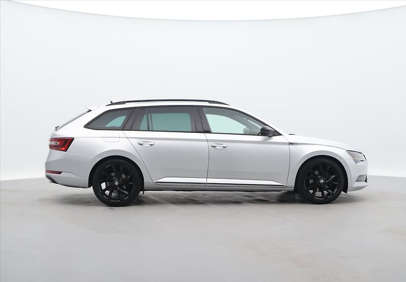 Škoda Superb 2,0 TDI 140kW DSG Sportline - fotka 8 z 28