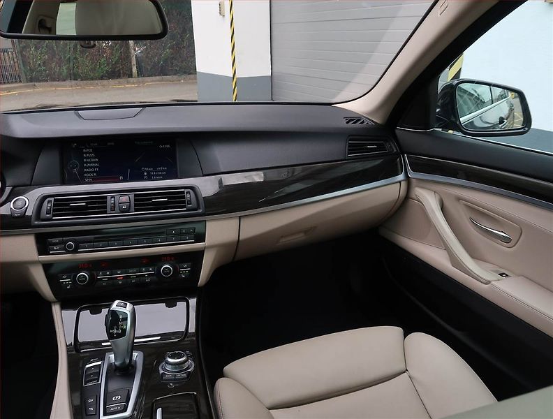 BMW Řada 5 (2013) 525d xDrive, 4X4, Automat - fotka 8 z 26