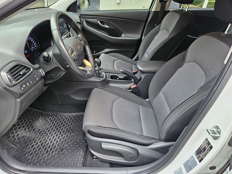 Hyundai i30 1,5i, Comfort 16, 1.majitel - fotka 10 z 32