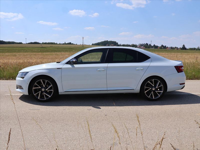 Škoda Superb 1,8 TSI DSG CZ Sportline DCC - fotka 4 z 28