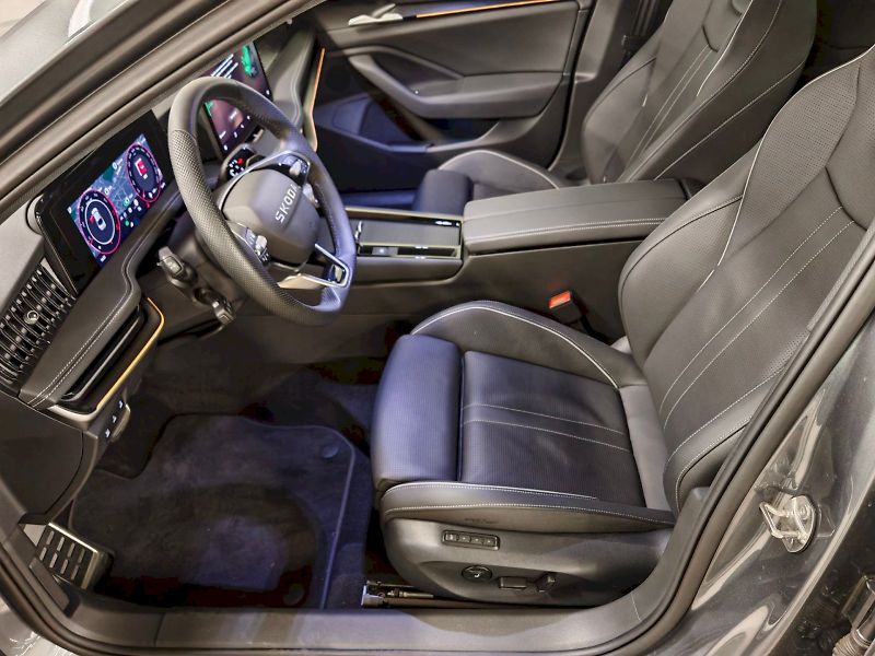 Škoda Superb (2025) 2.0 TSI 195 kW DSG 4x4 Sportli - fotka 25 z 34