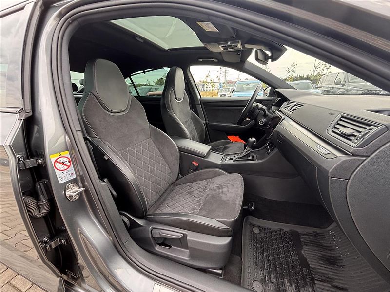 Škoda Superb 1,4 160kW iV Sportline DSG - fotka 16 z 32