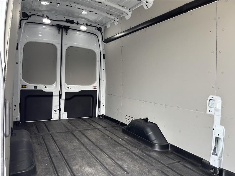 Ford Transit 2,0 EcoBlue 121kW L4 DPH - fotka 16 z 43