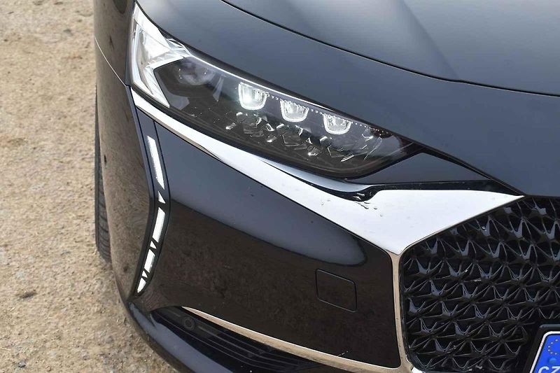 Vlajková loď francouzského automobilového průmyslu se dobře vyjímá v každém prostředí