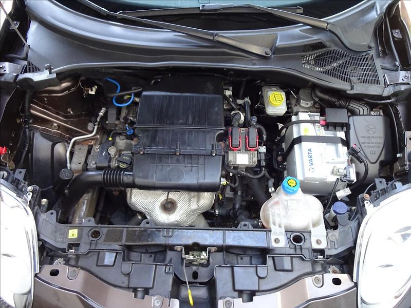 Alfa Romeo MiTo 1,4i 16V - fotka 34 z 42