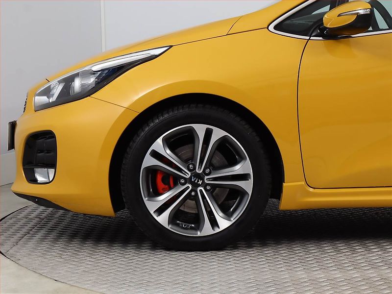 Kia Ceed (2015) GT Line 1.6 CRDi, Navi - fotka 13 z 17