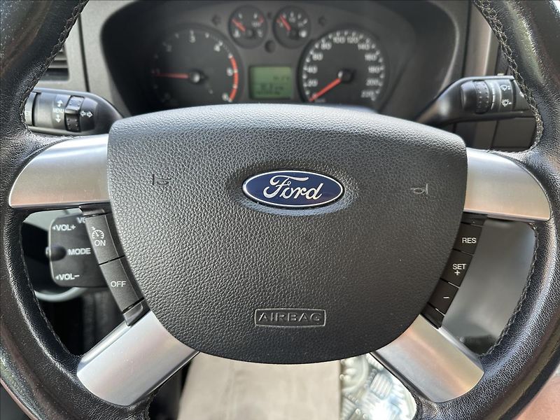 Ford Transit 2,2 TDCI obytná vestavba - fotka 24 z 32