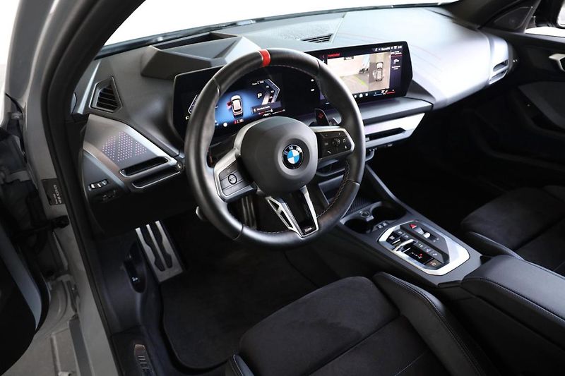 BMW Řada 1 M135 xDrive - fotka 2 z 23