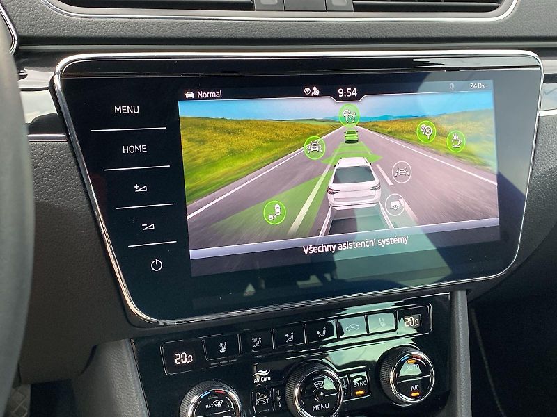 Škoda Superb (2023) Combi 2.0 TDI DSG L&K - fotka 16 z 35