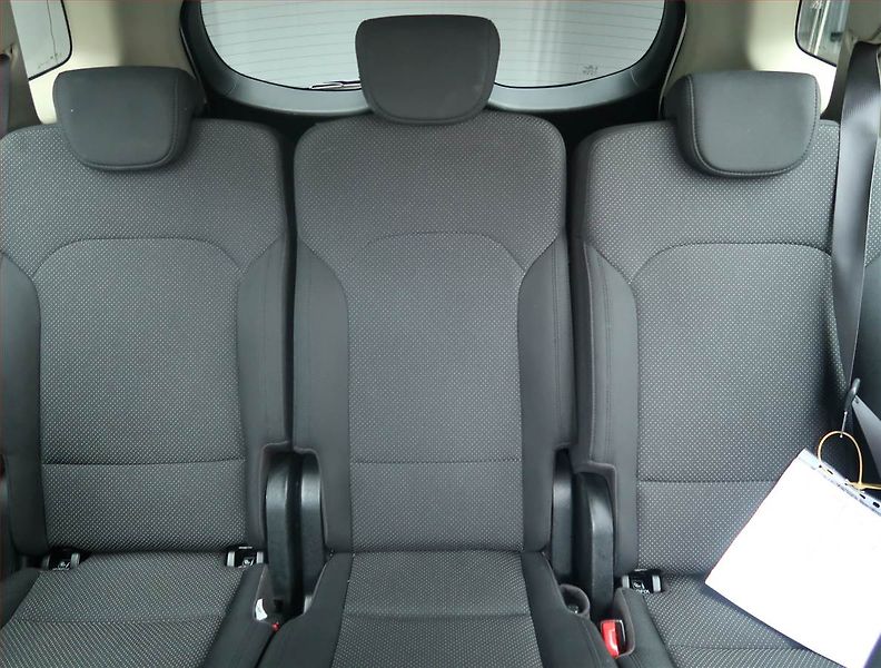 Kia Carens (2015) 1.6 GDI, Serv.kniha, Tempomat - fotka 10 z 15