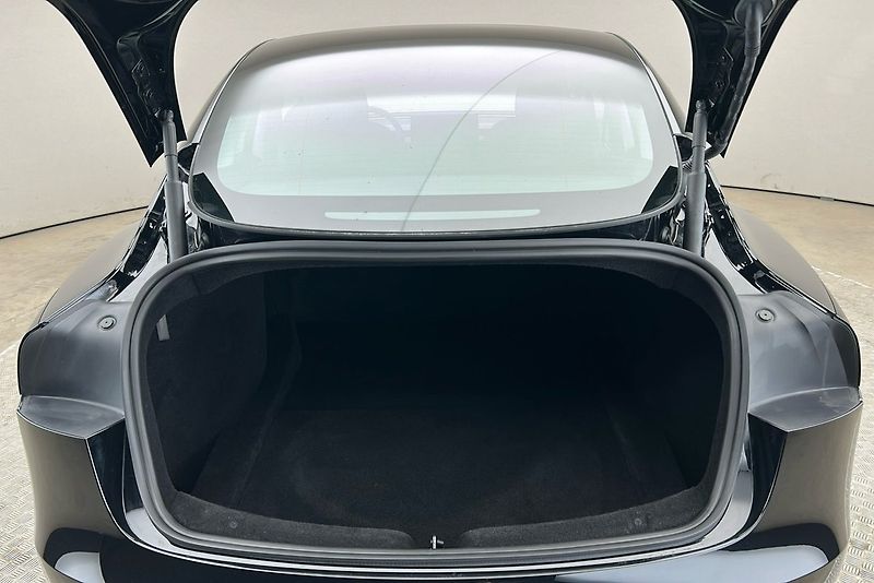 Tesla Model 3 Long Range AWD Tažné - fotka 13 z 26