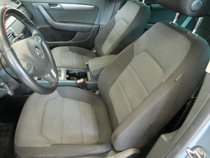 Volkswagen Passat (2012) 2.0 TDI, ČR, servis.kniha - fotka 9 z 20