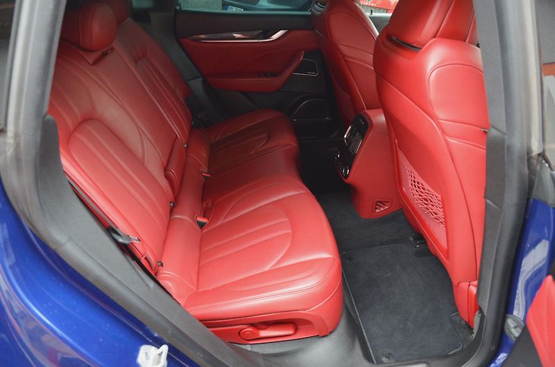 Maserati Levante (2018) 3.0 316kW SQ4 GranSport 106tkm - fotka 17 z 48