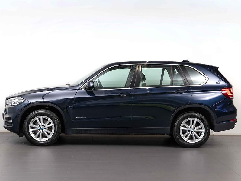 BMW X5 xDrive30d - fotka 2 z 22