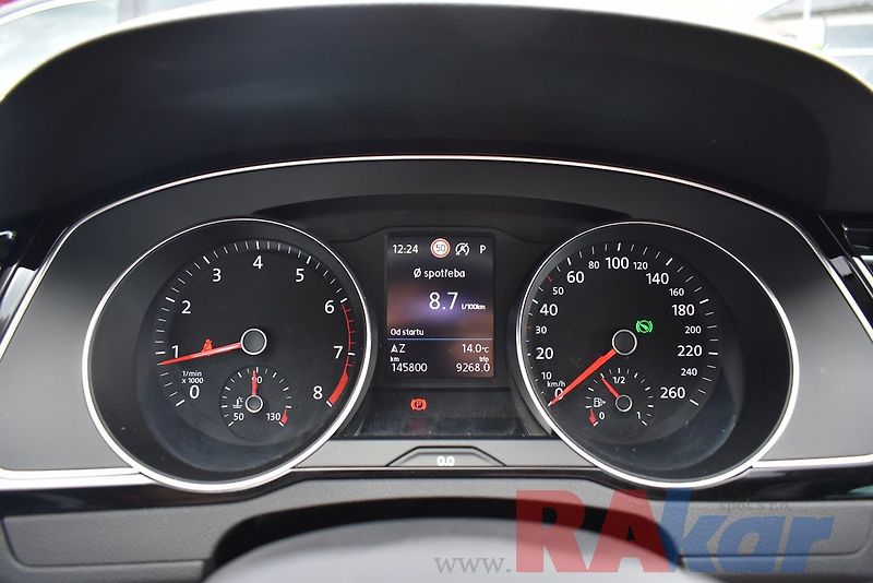Volkswagen Passat Variant (2023) Business 2,0 TSI automat - fotka 16 z 34