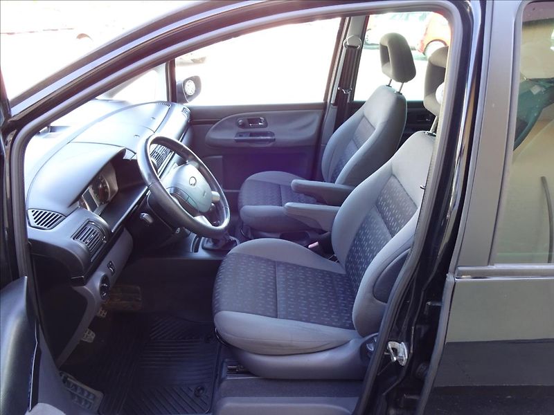 Ford Galaxy 1,9 TDI 85 kW 7.MÍST - fotka 16 z 40