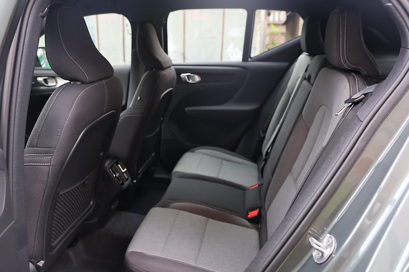 Volvo XC40 (2025) Plus, B3 Mild hybrid - fotka 8 z 19