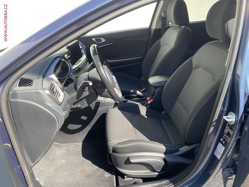 Kia Ceed (2018) 1.6 CRDi, ČR, Exclusive, AT - fotka 9 z 18