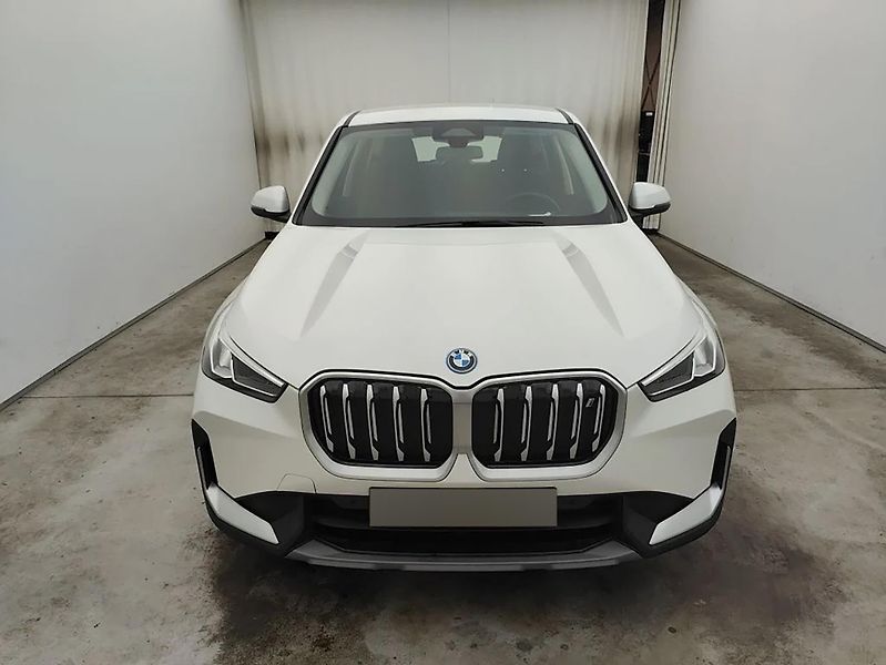 BMW iX1 (2023) xDrive30 - fotka 3 z 12