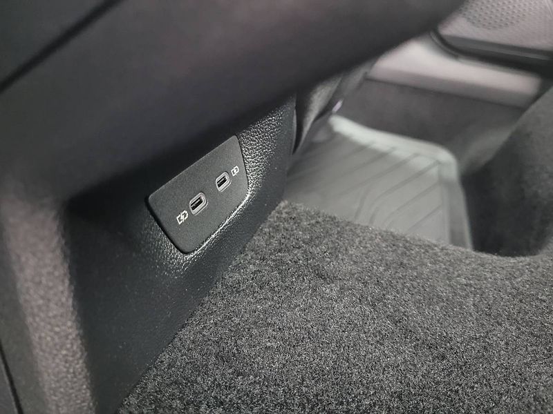 Volkswagen Golf (2025) 1.5 TSI People - fotka 47 z 54