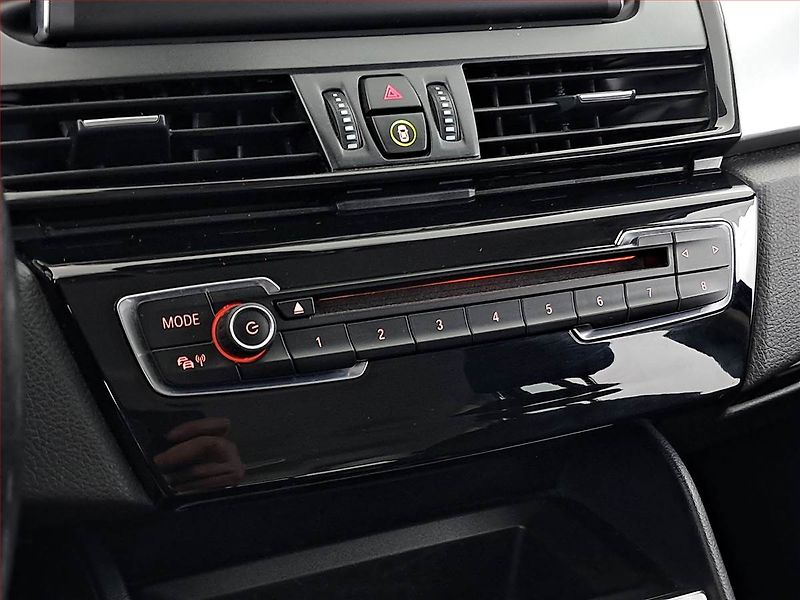 BMW Řada 2 (2016) 216d Gran Tourer, Navi - fotka 15 z 22