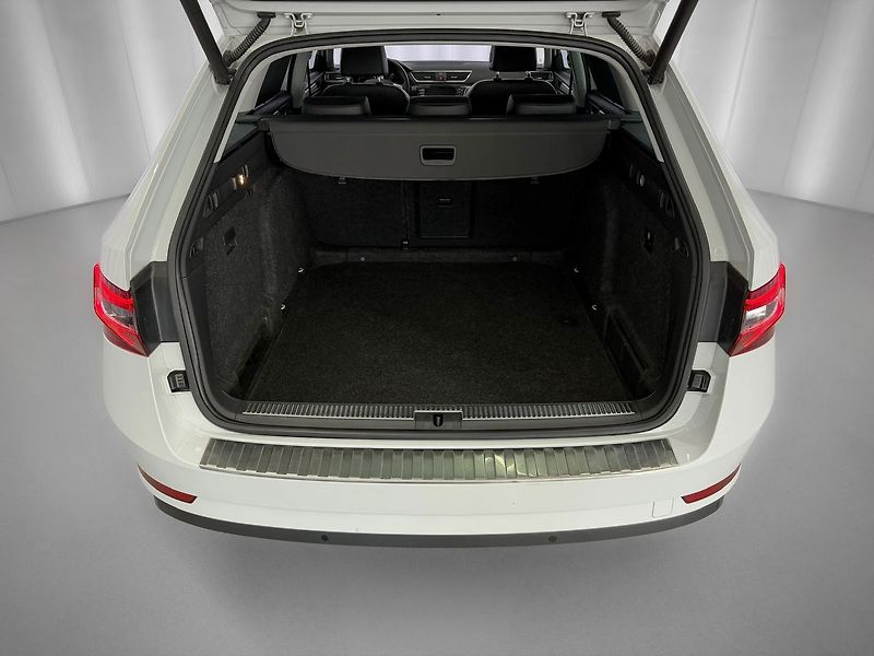 Škoda Superb 2.0TDI DSG 4X4 STYLE, ACC, PAN - fotka 27 z 27