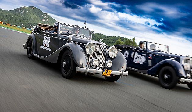 Druhá jízda Oldtimer Expressu mířila z Prahy do řeckých Atén. Jízda pravidelnosti., zdroj: Se svolením Autodromu Most