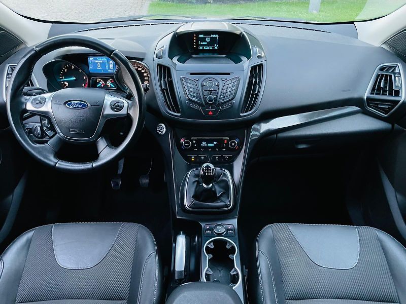 Ford Kuga 2.0TDCi 4x4 MAN TAŽNÉ 1MAJITEL - fotka 24 z 47