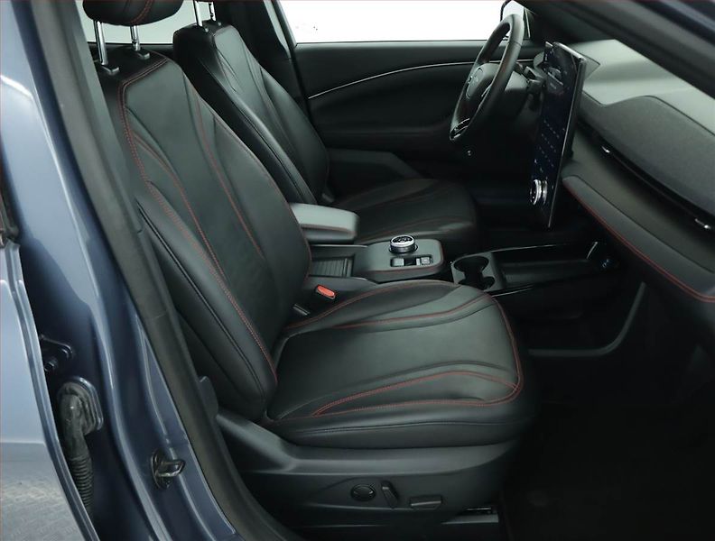 Ford Mustang Mach-E (2021) Standard Range AWD, SoH 94% - fotka 9 z 21