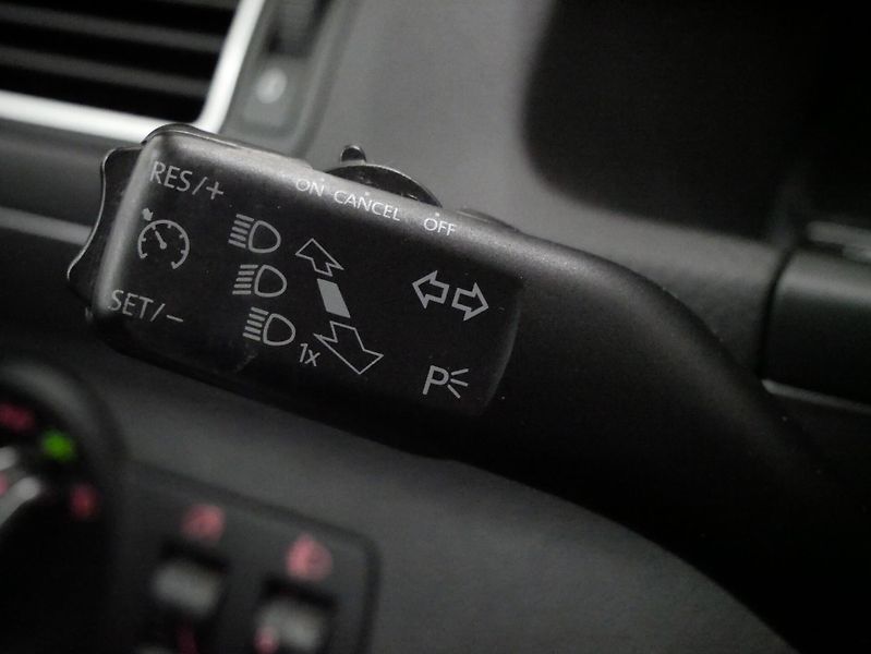 Volkswagen Touran - fotka 15 z 26