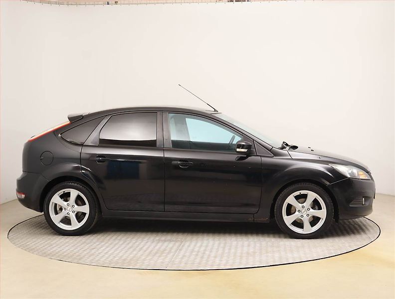 Ford Focus (2010) 1.6 TDCi, po STK, zamluveno - fotka 6 z 22