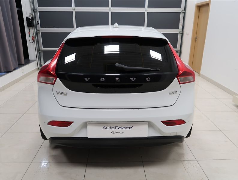 Volvo V40 1,6 D2 VÝHŘEV SEDADEL 2x ALU - fotka 5 z 23