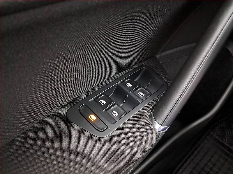 Volkswagen Golf (2016) 1.2 TSI, Serv.kniha, Tempomat - fotka 16 z 16