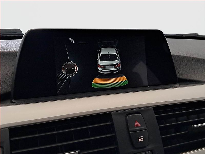 BMW Řada 3 (2015) Sport Line 320 d xDrive, 4X4 - fotka 20 z 21
