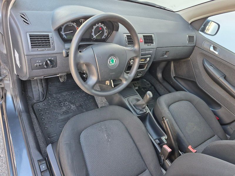 Škoda Fabia (2006) Ambiente 1.2 HTP 47kW Combi - fotka 12 z 22